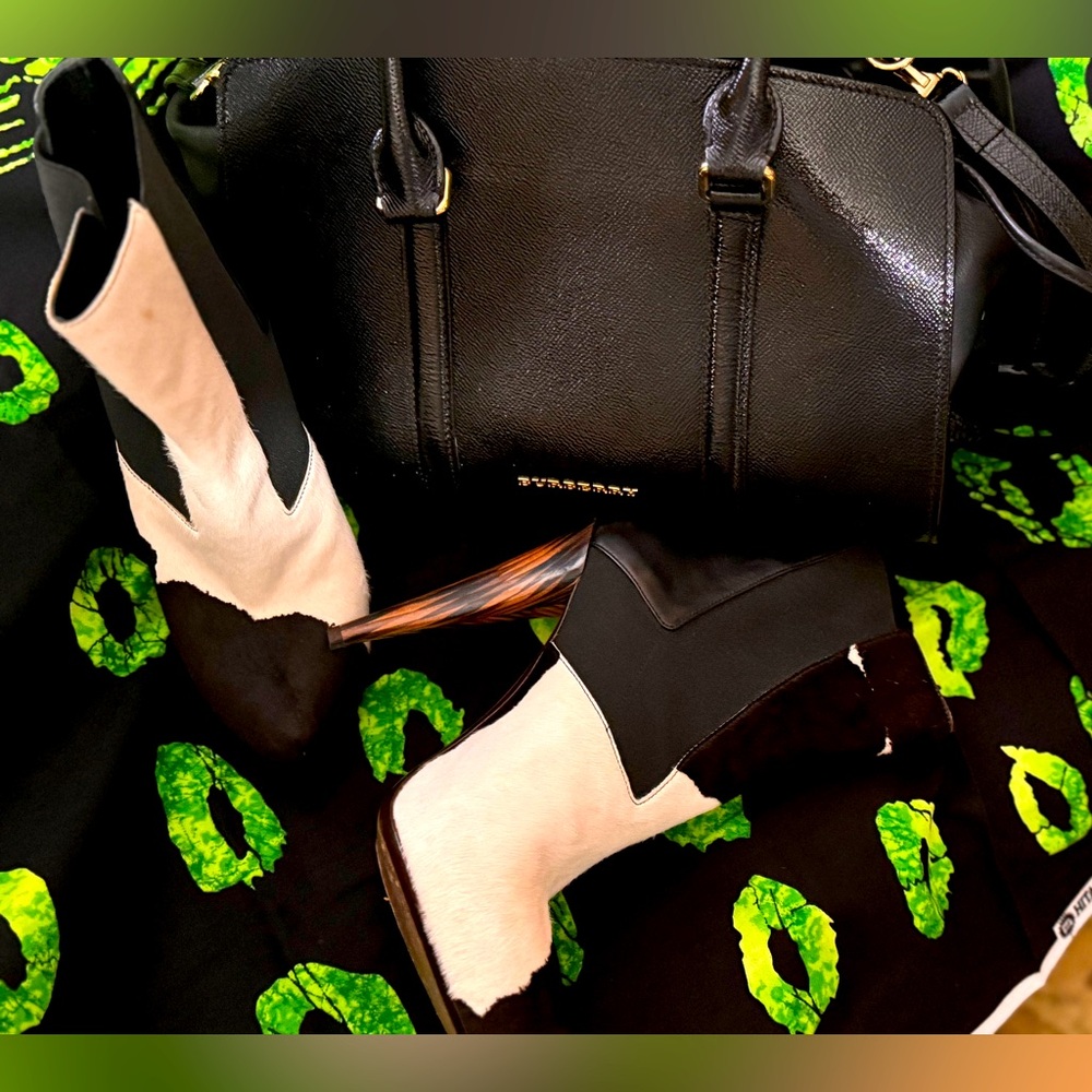 Black and White Leather Boots with Black Handbag